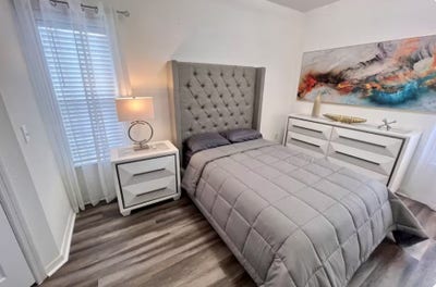 Clean Private Room with Ensuite Bath Main Photo