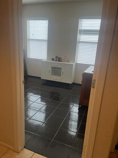 Renting a room Main Photo