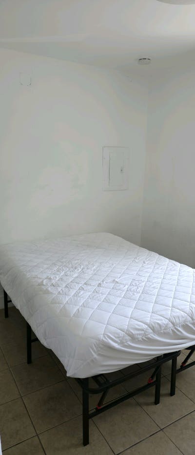 Small private room  Main Photo