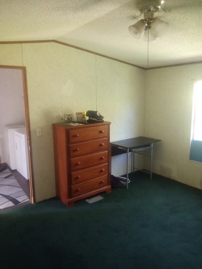 Room for rent for creative weirdos  Main Photo