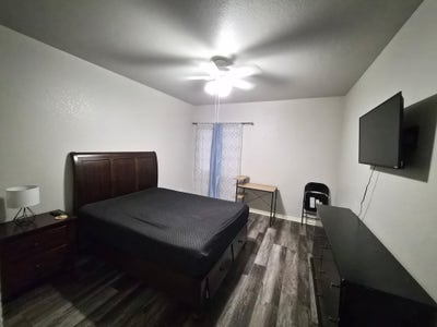 Private room available in a shared 4bdrm Main Photo