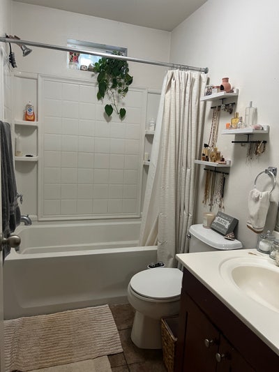 Bedroom + private bathroom in shared townhome Main Photo