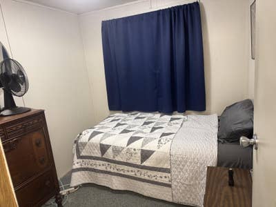 $680/Month Quiet Room+Wi-Fi+Parking+Inside Laundry Main Photo