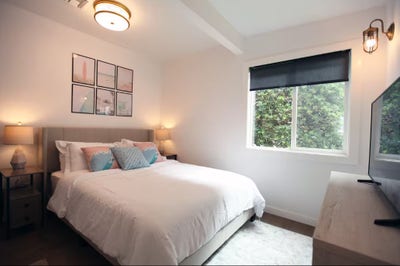 Spacious Private Room & Bath in 2BR Apartment Main Photo