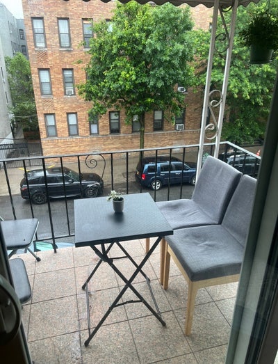 Large Room w/ private half-bath avail May 15/June1 Main Photo