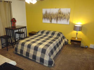 $895 - Single-Like Master Bdrm. Suite + Parking Main Photo