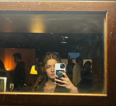 Female student looking for DC room in October Main Photo