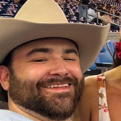 Professional Male seeks a small or large room Main Photo