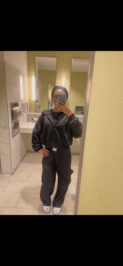 23 year old female looking for room in LB Main Photo