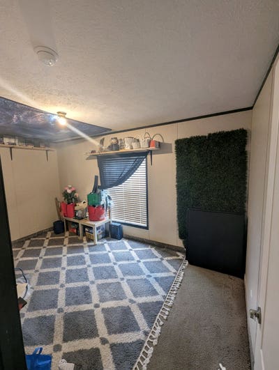 ISO Roommate- Adventure-Ready Room in Golden Main Photo