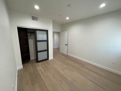 Gorgeous modern 3-story townhouse Main Photo