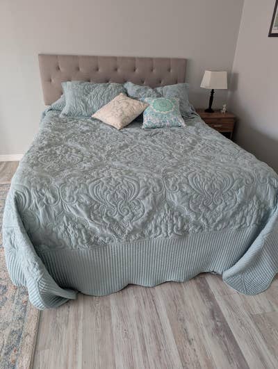 Large bedroom in quiet neighborhood  Main Photo