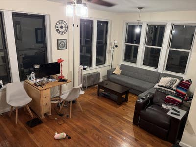 Large unfurnished bedroom in Astoria Main Photo