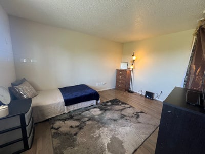 SE Aurora- Room for rent Main Photo
