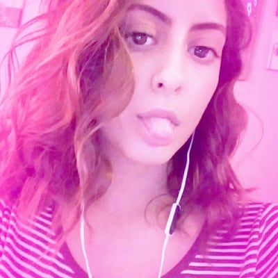 31 year old female looking for Van Nuys room Main Photo