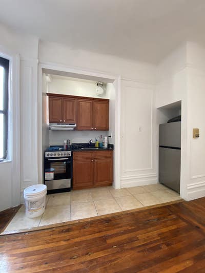 #1028     Bright Uptown 1BR with Hardwood Floors | Main Photo