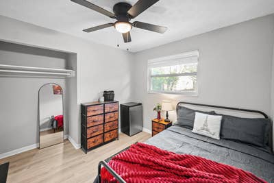 Tv and Minifridge Available! 🚍 0.2 Mi to Bus Stop Main Photo