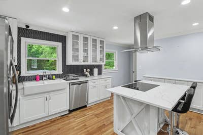 Fully Renovated | 2 Full Kitchens | SmartTV, Desk  Main Photo