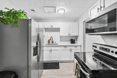  Modern Newly Renovated Home in Jacksonville – Mov Main Photo