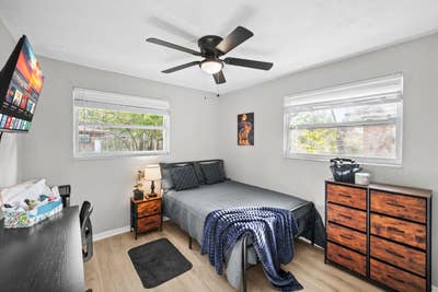 Large Room Available!!!🚍 0.2 Mi to Bus Stop 🛒 1. Main Photo