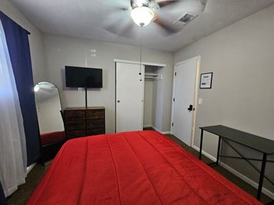 Private Bedroom in Shared Home_Shared Bath (Wende Main Photo