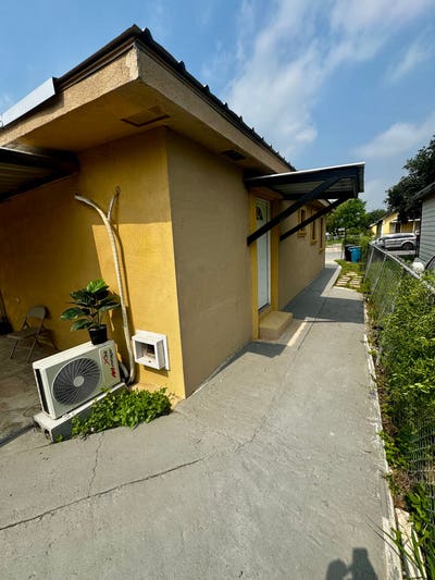 UNIT B Main Photo