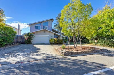 2 rooms for rent in beautifully updatedquietclean Main Photo