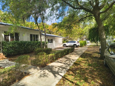 Room and bathroom in beautiful Miami Springs! Main Photo