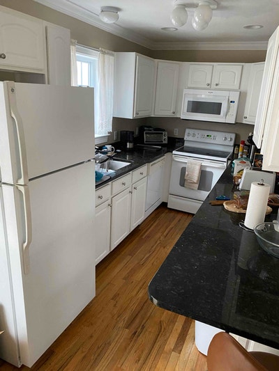 Furnished Modern 1 Bed in Shared 3 Bed Townhome Main Photo