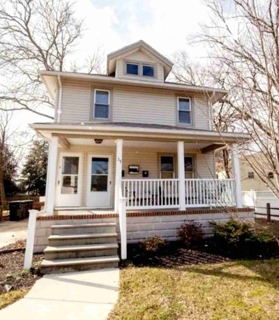 Beautiful duplex apartment unit with private entra Main Photo