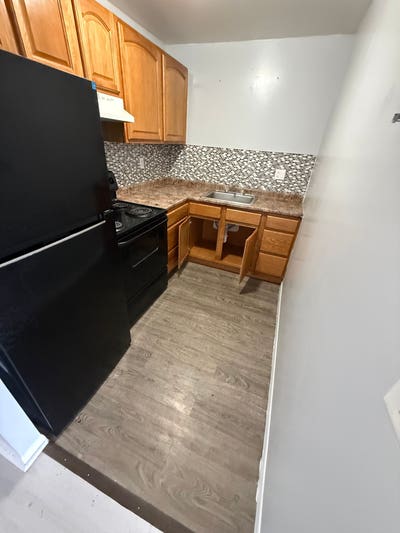 Charming Single Unit in Hartford | 194 Washington  Main Photo