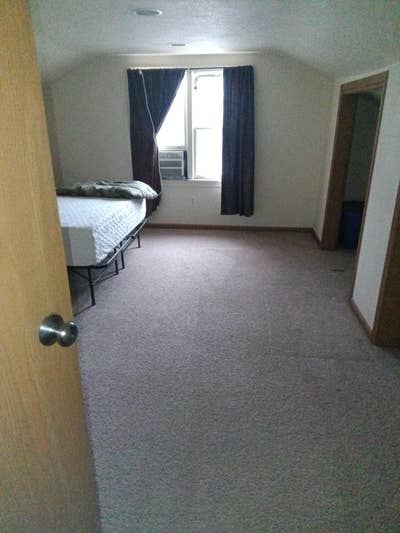 Room for rent with/own half bath Main Photo
