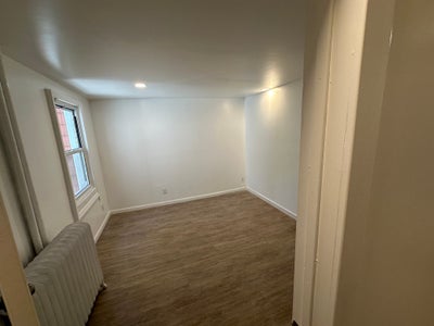 Newly Renovated Bedroom, Large, Sunny & Quiet Main Photo