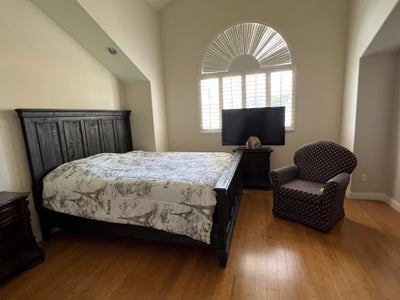 Spacious Fully furnished Bedroom/Bath Main Photo