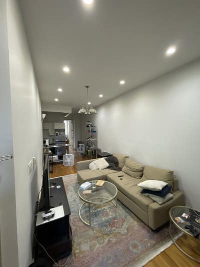 Looking for roommate Main Photo