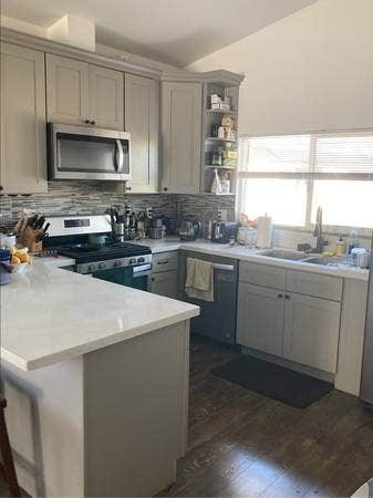 1 Master Bedroom Avail in Mid City Main Photo