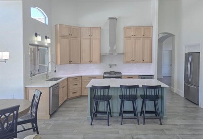 Luxury 4 bed 2 bath with pool Main Photo