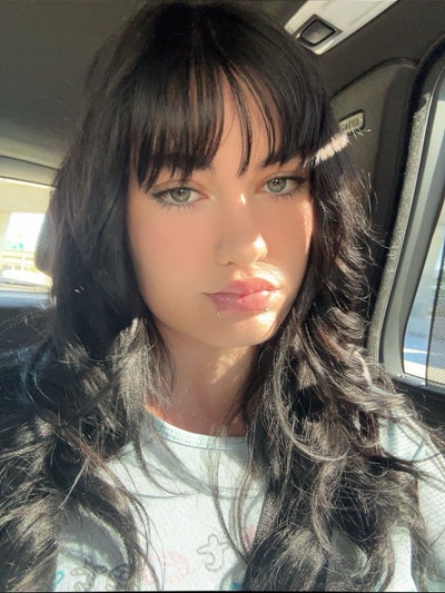 Female worker looking for Orange County room Main Photo