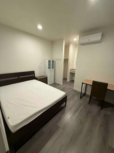 $1050   1 ens. br_ft_ furnished room for rent. Main Photo