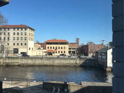 Riverfront apartment 5 located right in downtown P Main Photo
