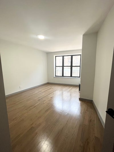🏡 66 Fort Washington One Room Left  Main Photo