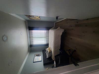 Cozy and peaceful bedroom with bath available Main Photo