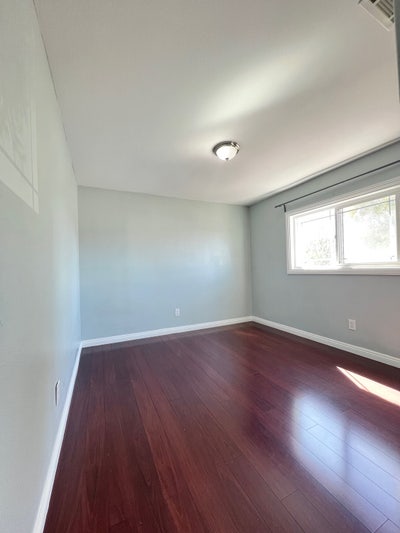 Beautiful room with a shared bathroom  Main Photo