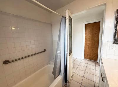 Room for Rent- $250 per Week- Utilities Included  Main Photo