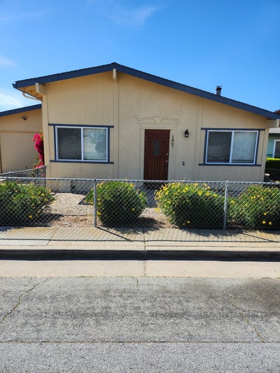Room for rent in seaside  Main Photo