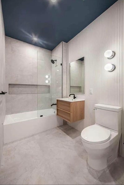 Looking for a roomate for a 2 bedroom apartment🤗 Main Photo