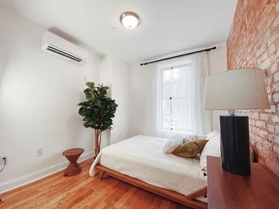 HDTV Room near Prospect Park Main Photo