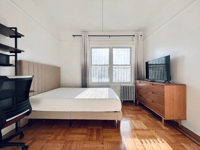 Starr St Room: 14 Minutes to Manhattan Main Photo
