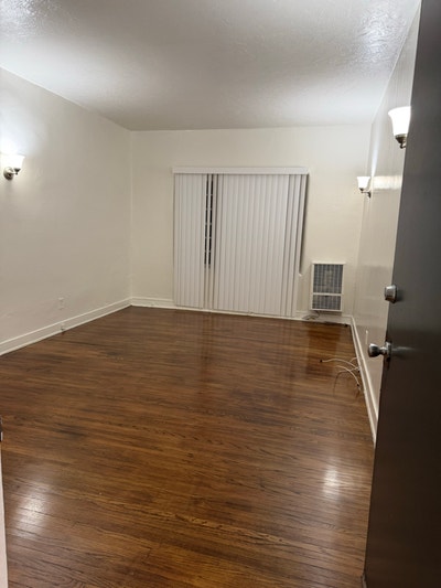 1bed in a great building in a great neighborhood u Main Photo