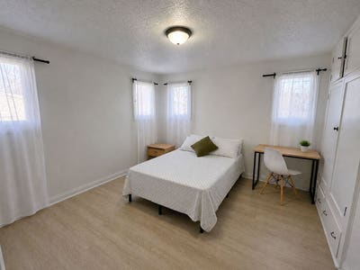 Private Room Available With Private Bathroom_Salt Main Photo